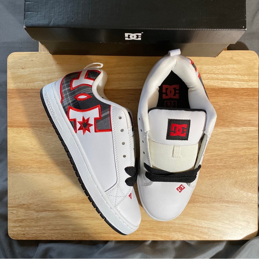 DC skateboarding shoes